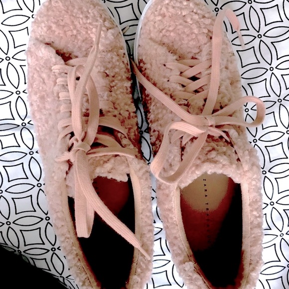 ZARA blush shearling sneakers. Sz.8. - Picture 4 of 5